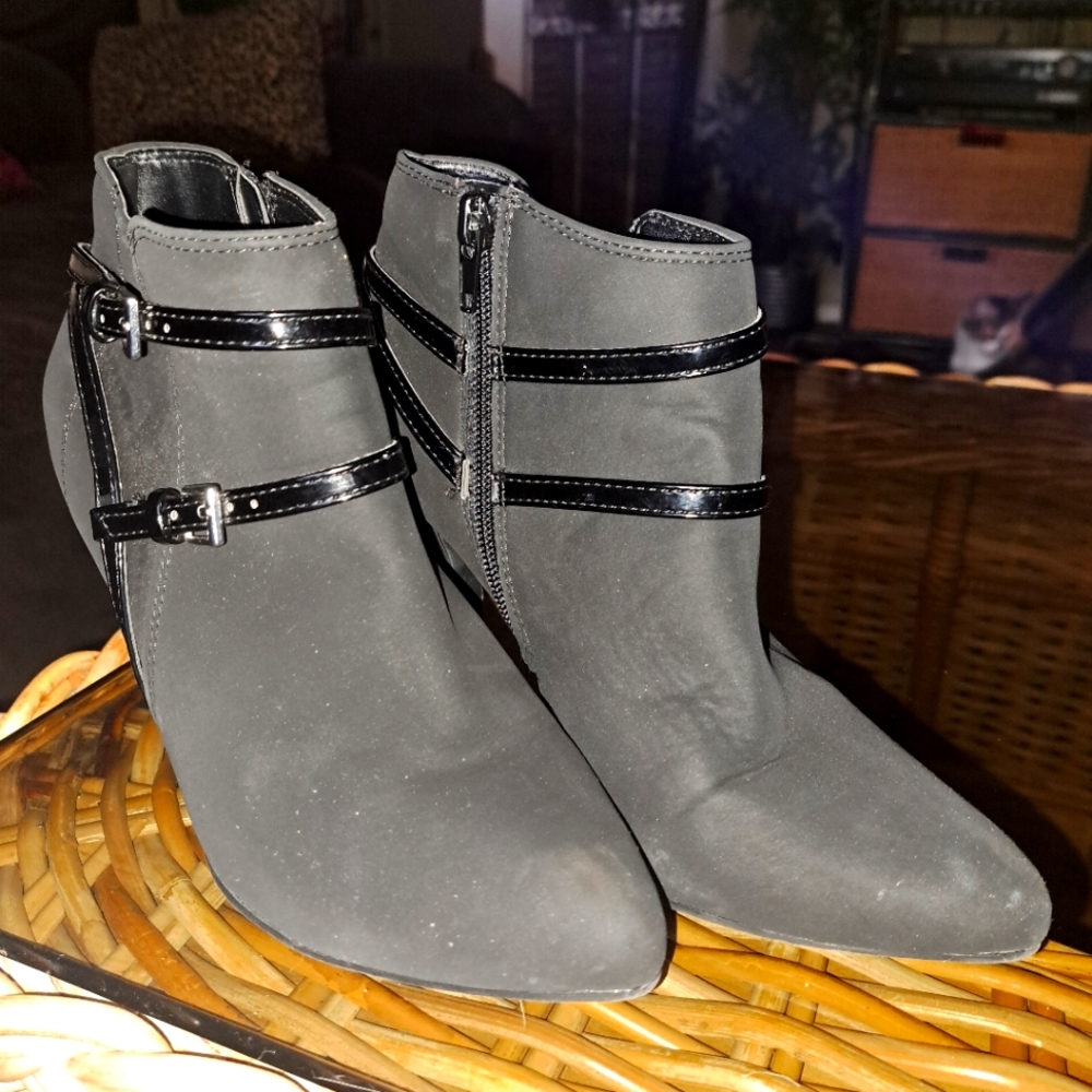Me Too black heeled booties